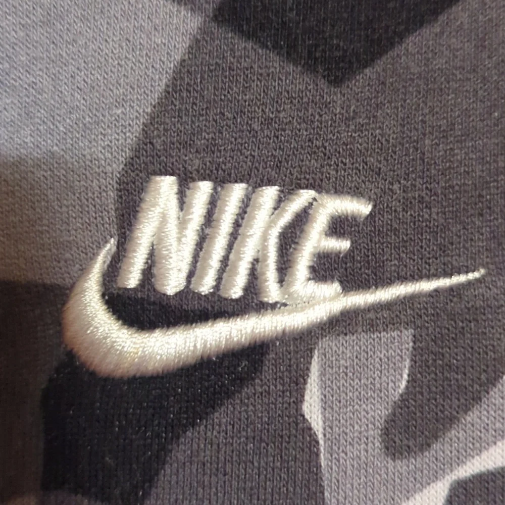 Nike Sportswear Camo-Print Fleece Hoodie Sweatshirt Size S Used Exc MSRP $65 - Picture 4 of 7